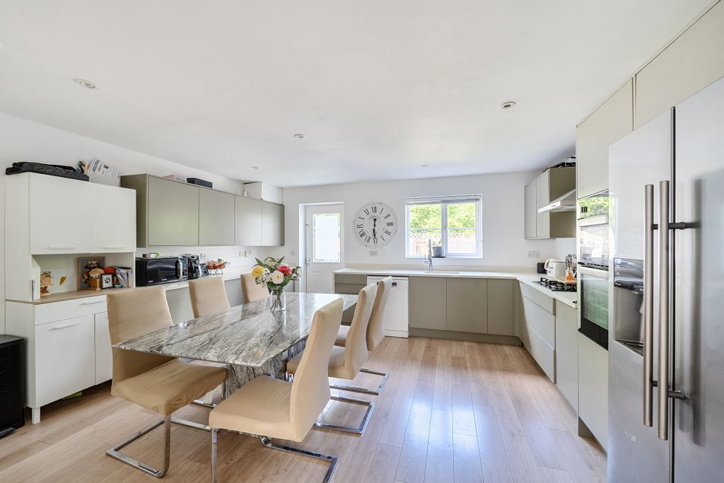 Property photo 2 of 12 14523851
