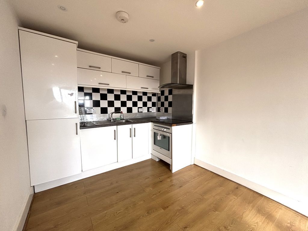 Property photo 3 of 6 Photo 5