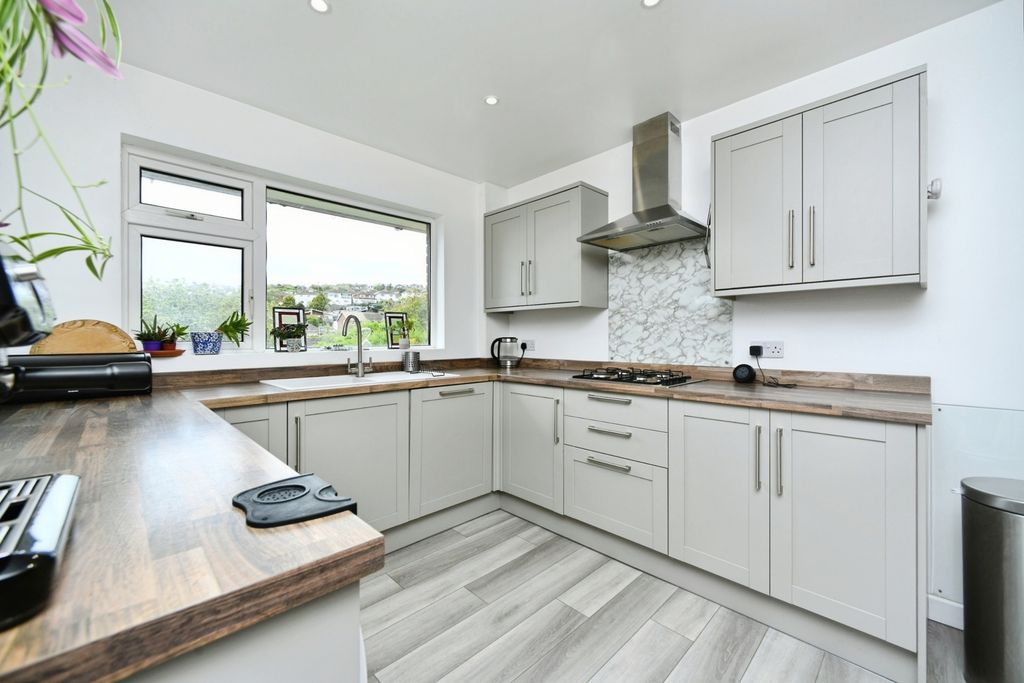 Property photo 2 of 26 Kitchen