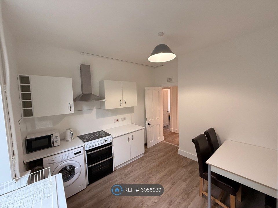 Property photo 2 of 11 Kitchen