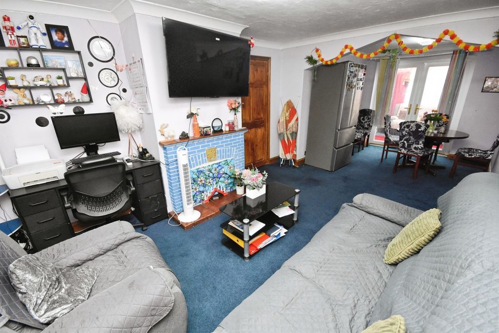 Property photo 2 of 19