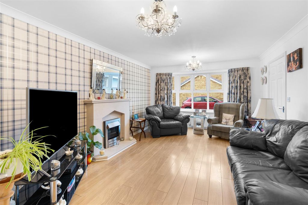 Property photo 3 of 24