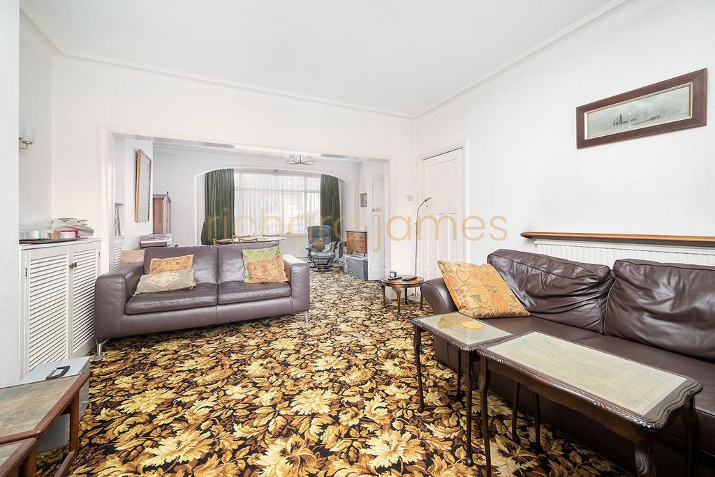 Property photo 3 of 15 W03.Jpg