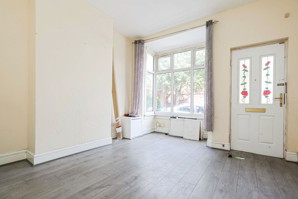 Property photo 3 of 17 Photo