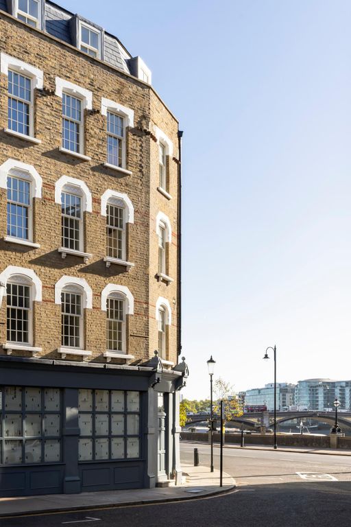 Property photo 2 of 8 Image