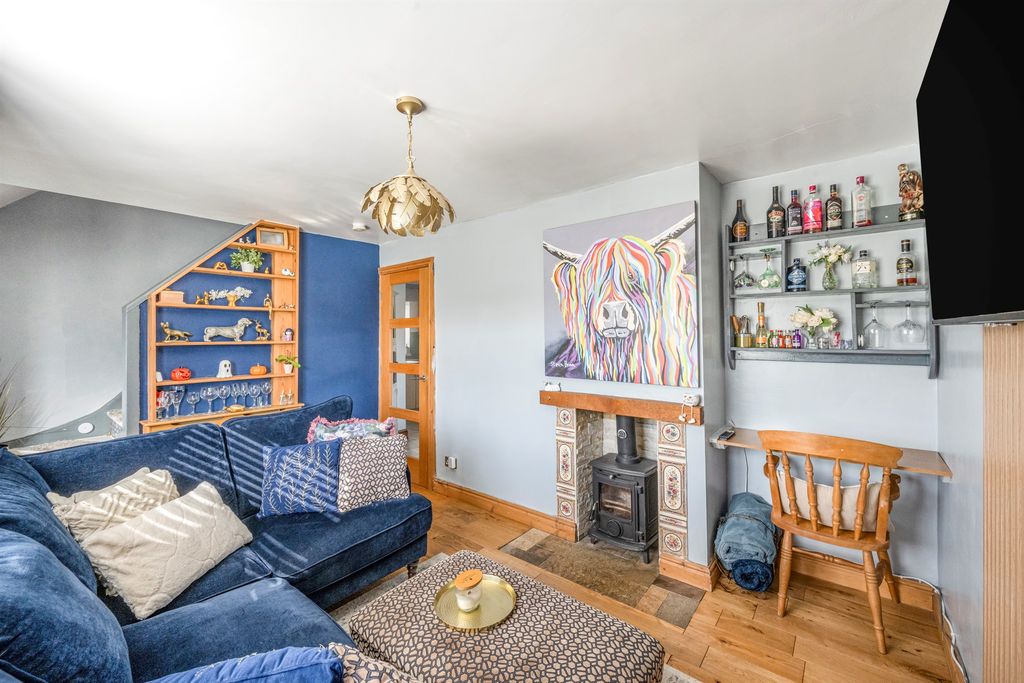 Property photo 2 of 21