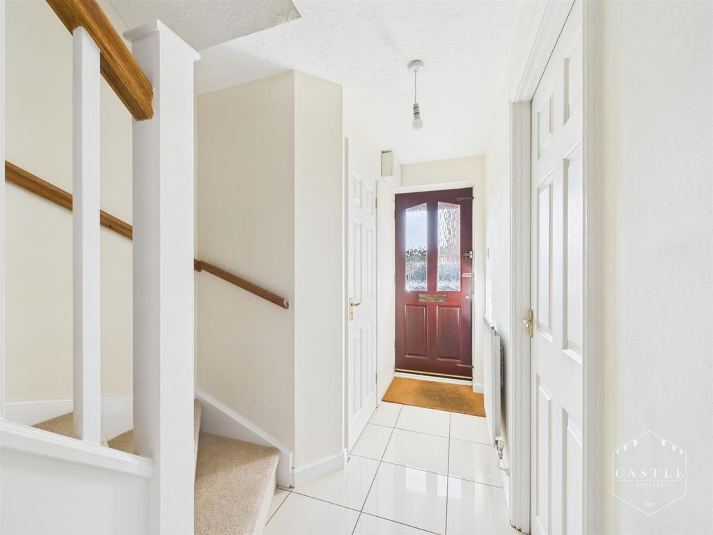 Property photo 2 of 13 Entrance Hall