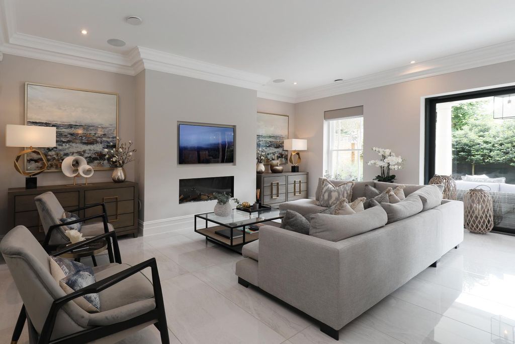 Property photo 2 of 18 Image