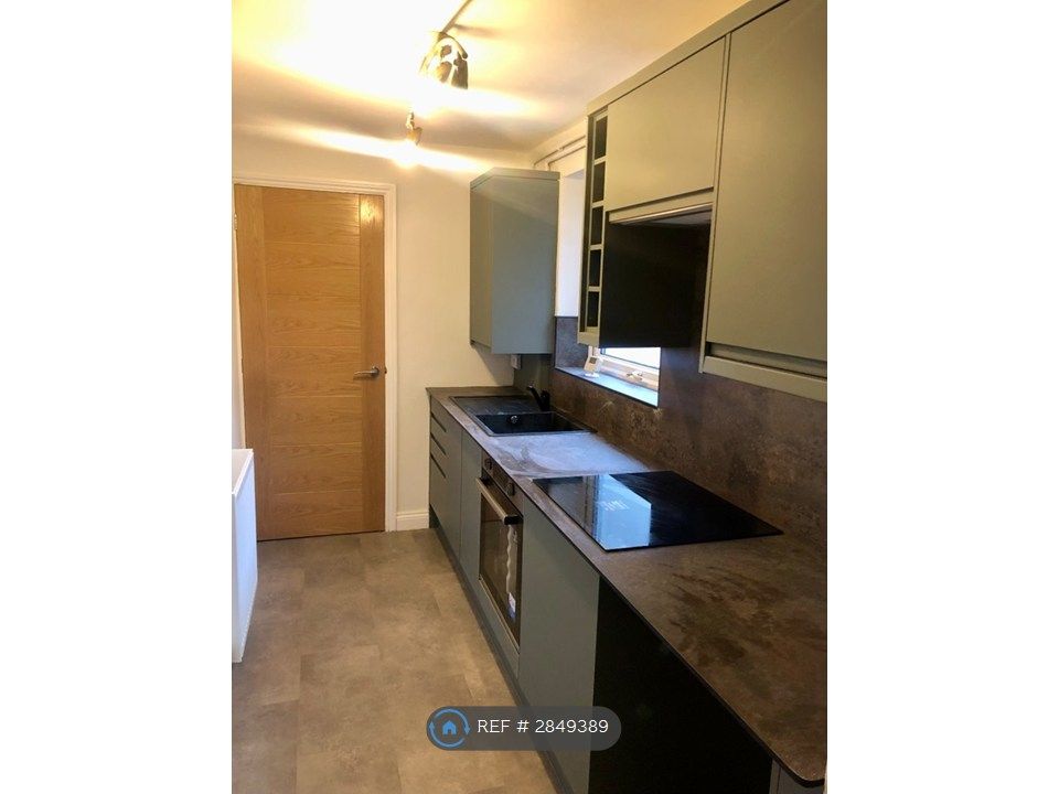 Property photo 1 of 10 Kitchen