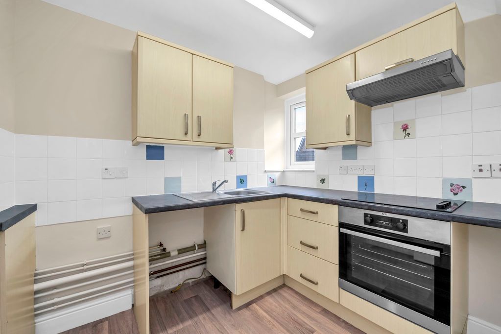 Property photo 2 of 10 Kitchen