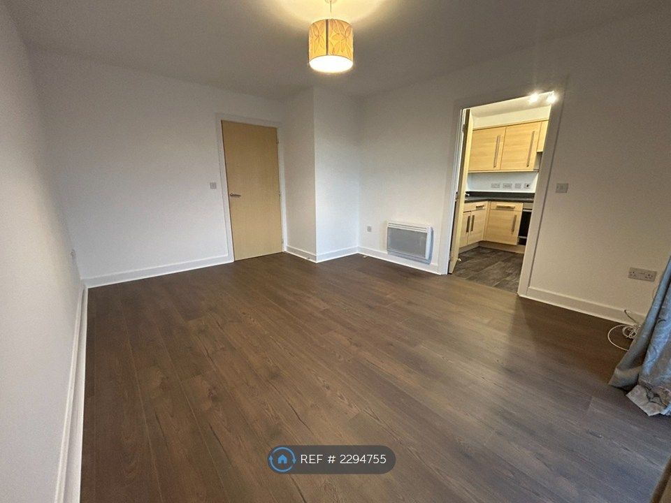 Property photo 2 of 7 Living Room