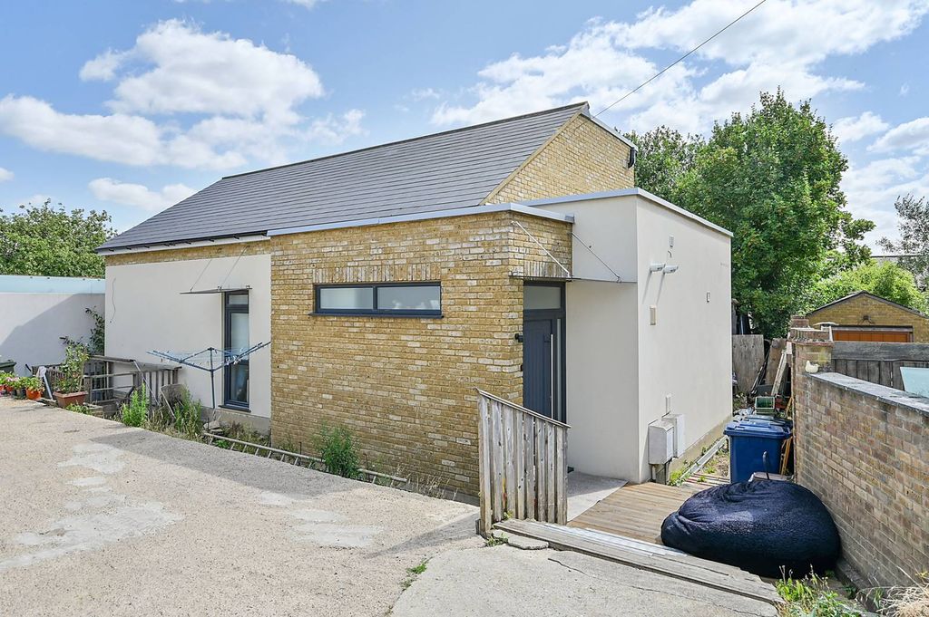 Property photo 2 of 18
