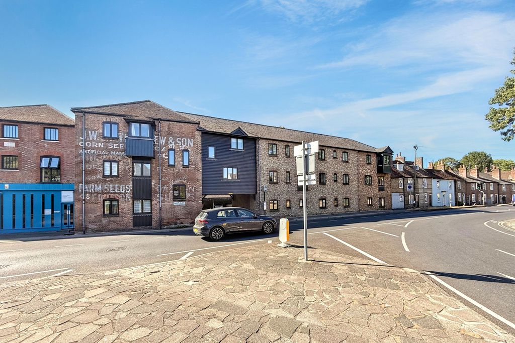 Property photo 1 of 12 Flat 3, The Old Mill, Northgate, Chichester, Po19 1Bp