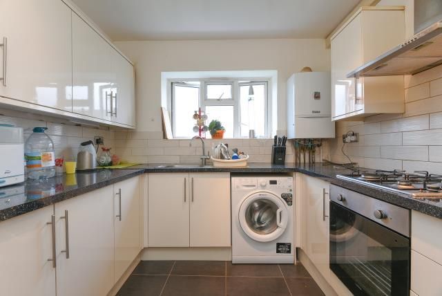 Property photo 2 of 12 Kitchen