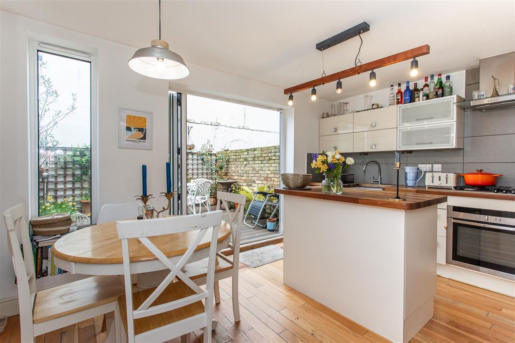 Property photo 2 of 22 Kitchen/Diner