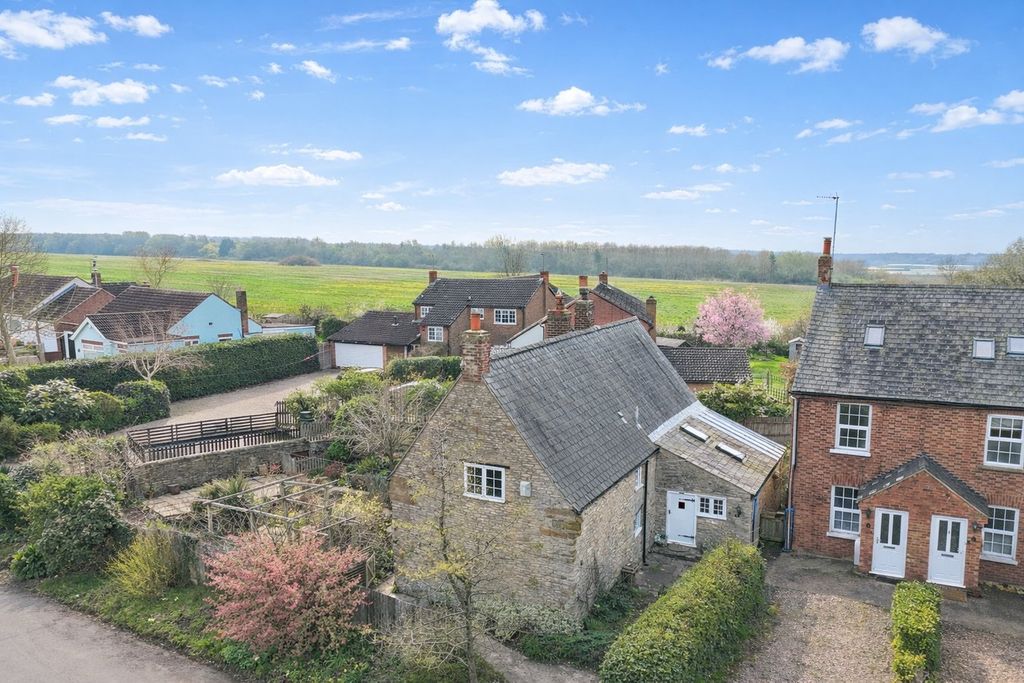 Property photo 2 of 27