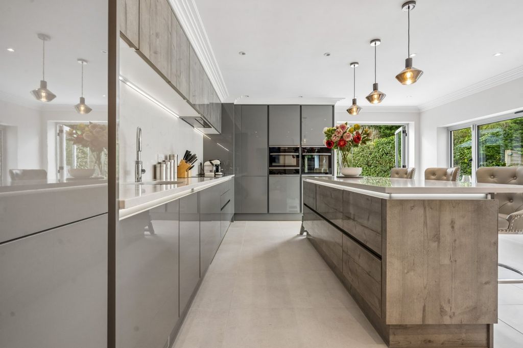 Property photo 2 of 30 Kitchen