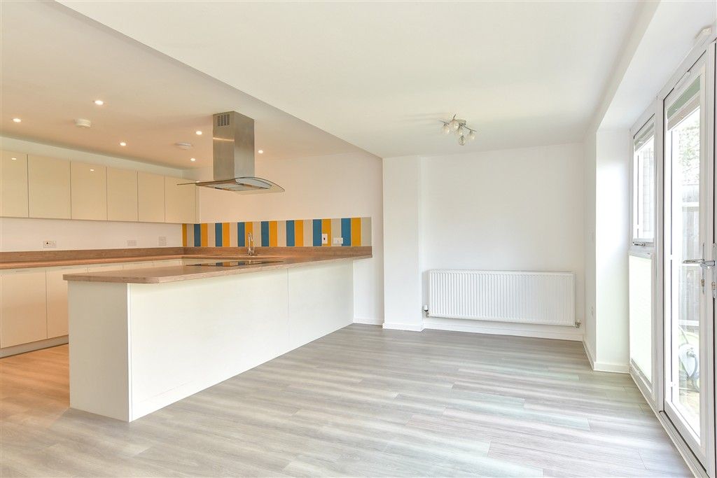 Property photo 3 of 18 Kitchen/Diner/Family Area