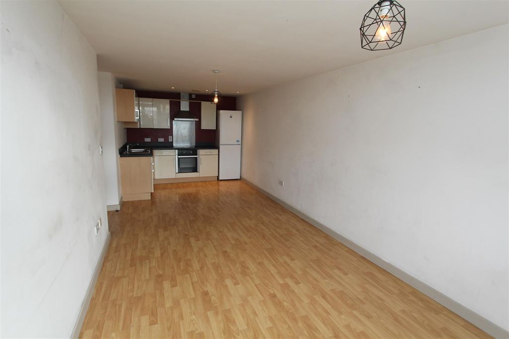 Property photo 3 of 9 Lr.Jpg