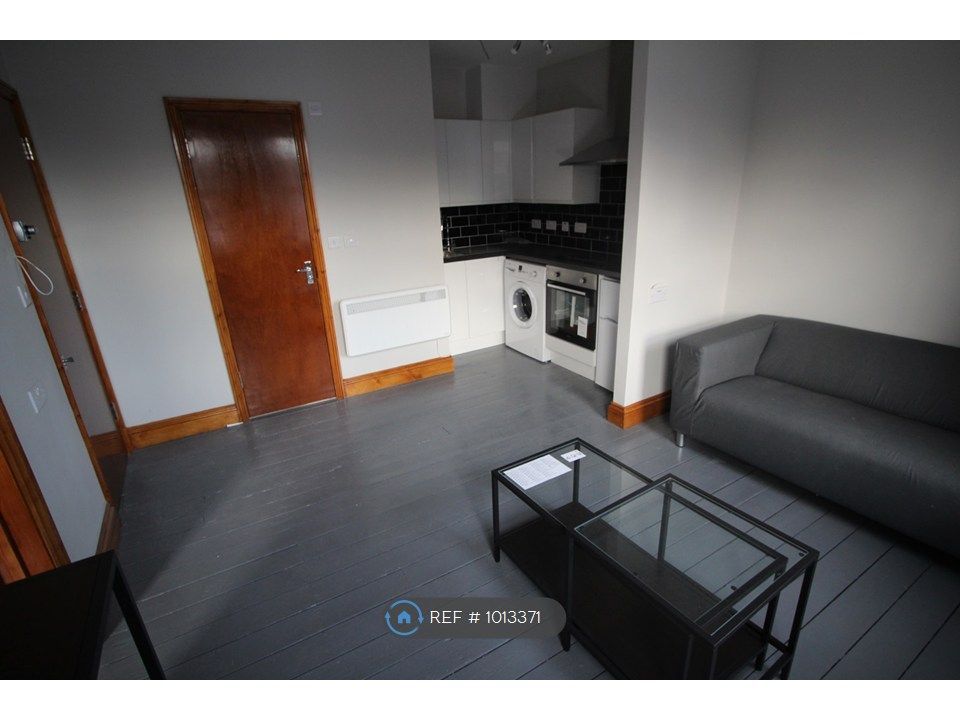 Property photo 3 of 13 Lounge Kitchen