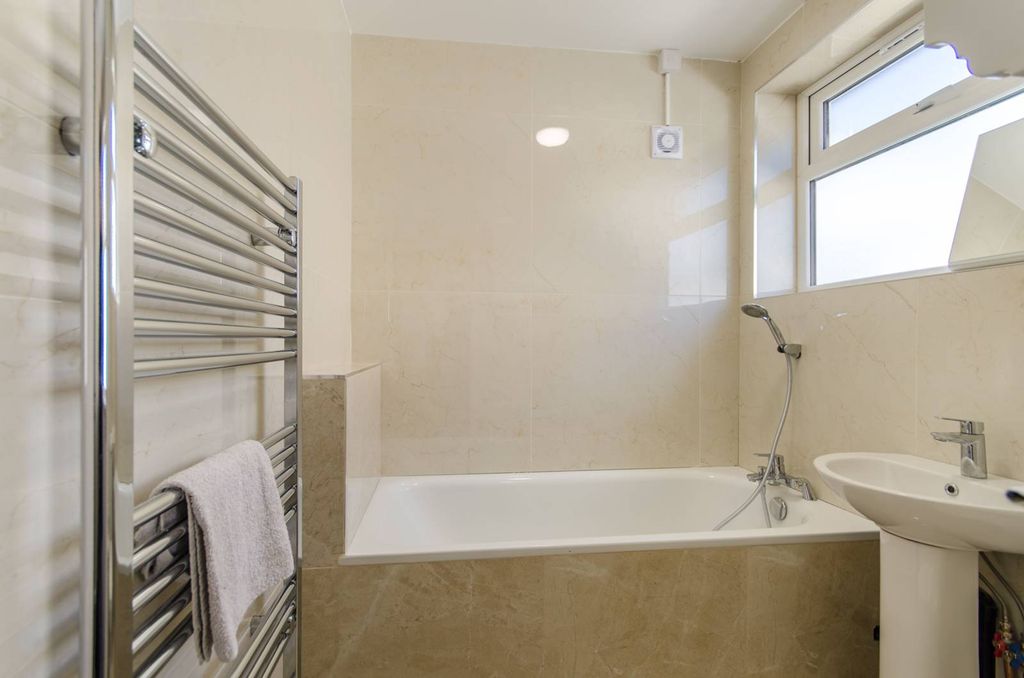 Property photo 2 of 3