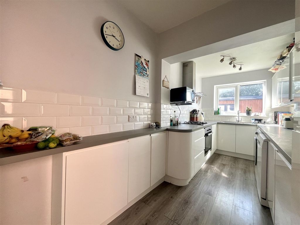 Property photo 3 of 28 Kitchen