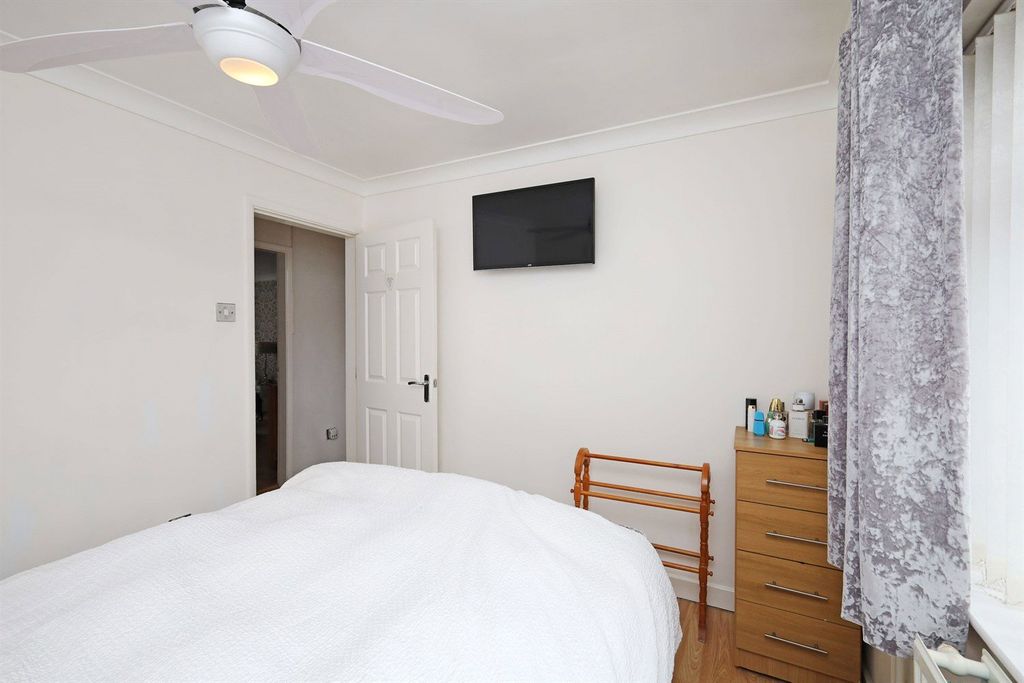 Property photo 2 of 16 Picture No. 32