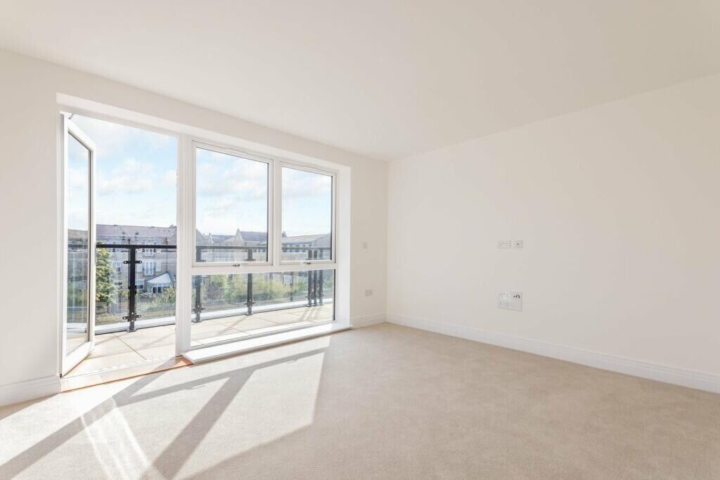 Property photo 3 of 5 86720_Bro240378_Img_