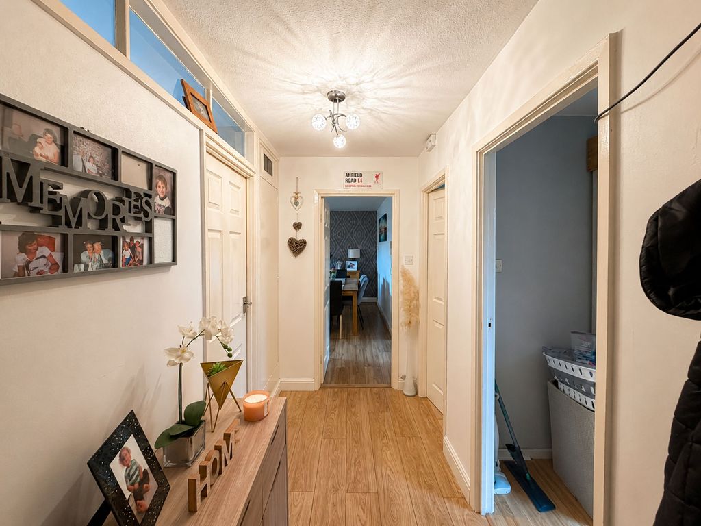 Property photo 2 of 10 Hallway