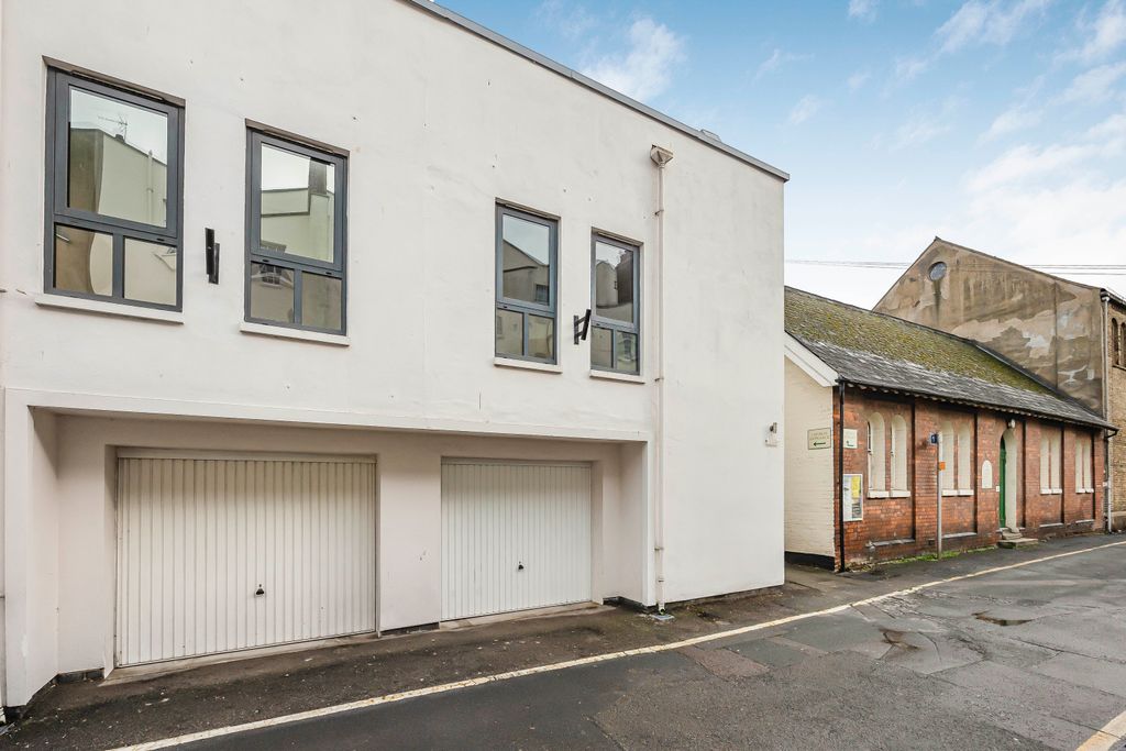 Property photo 2 of 14 18_47817