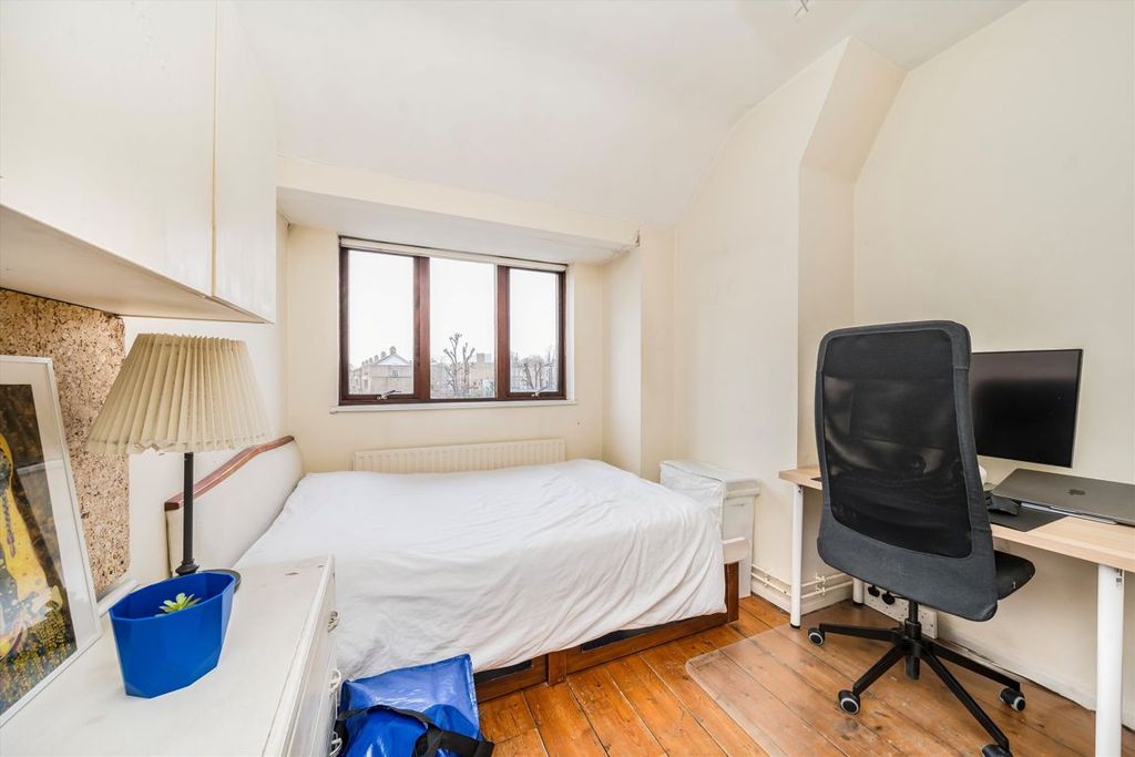 Property photo 3 of 6