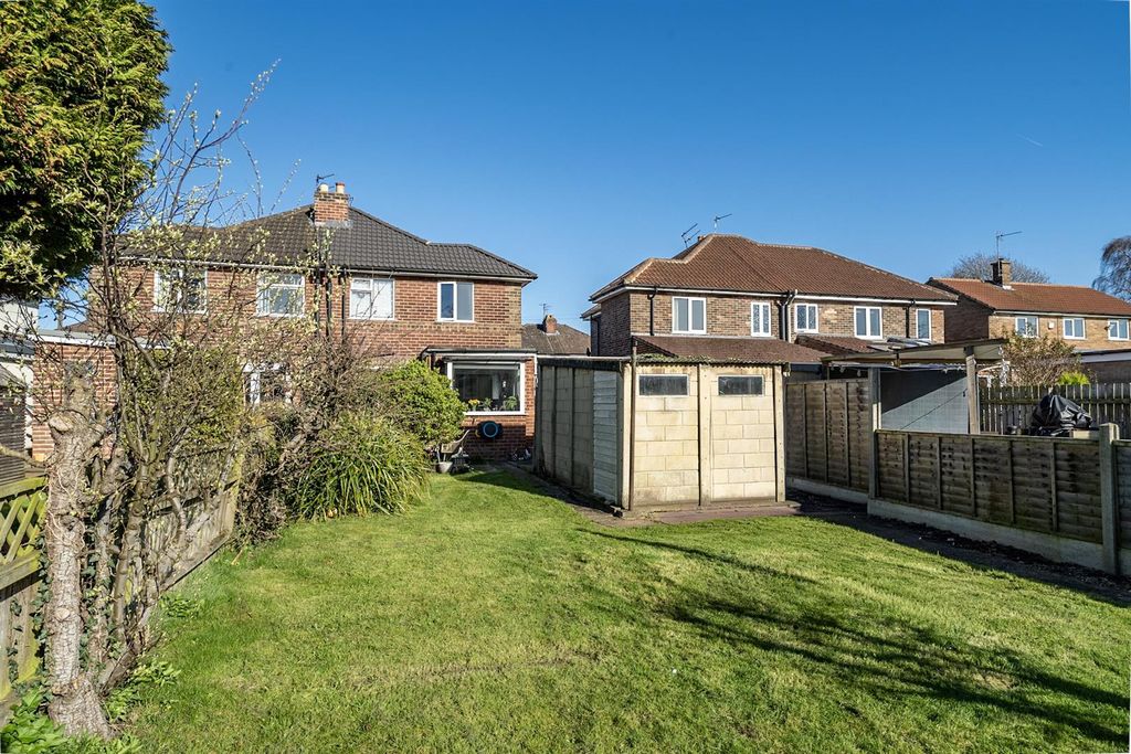 Property photo 3 of 12 Garden