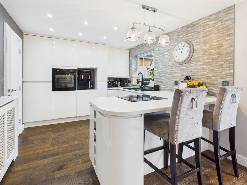 Property photo 3 of 32