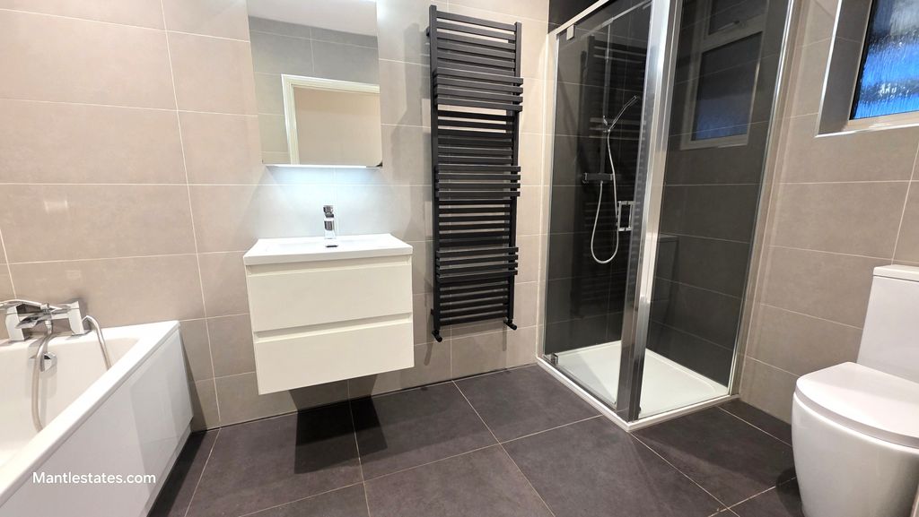 Property photo 3 of 16 Bathroom