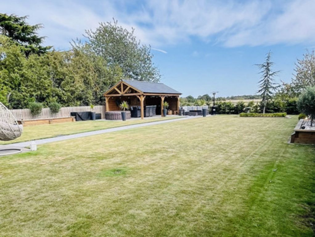 Property photo 2 of 9