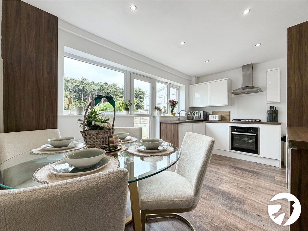 Property photo 2 of 12 Kitchen