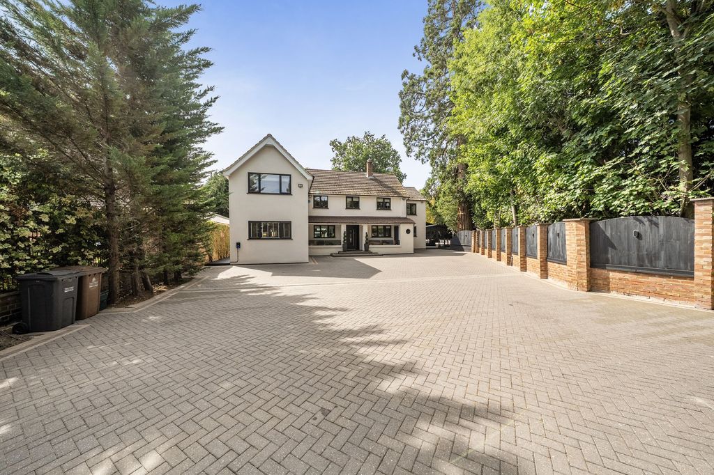 Property photo 1 of 40
