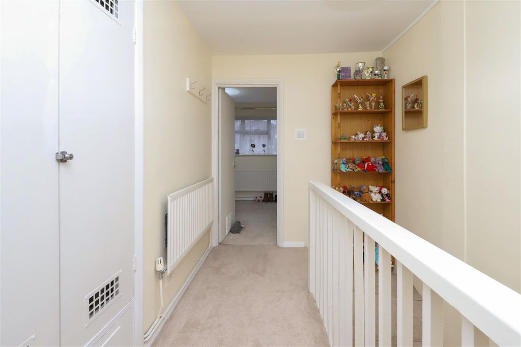 Property photo 2 of 12 Landing