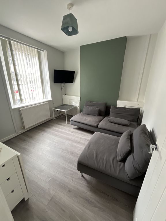 Property photo 2 of 9 Living Room