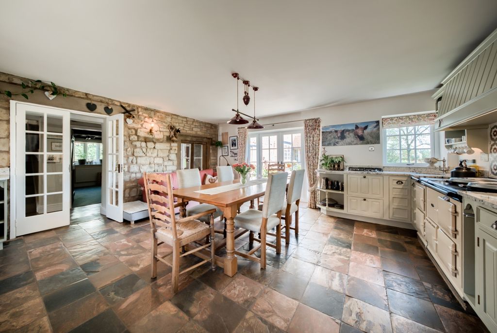 Property photo 2 of 44 Xt5A3680-Hdr(3)