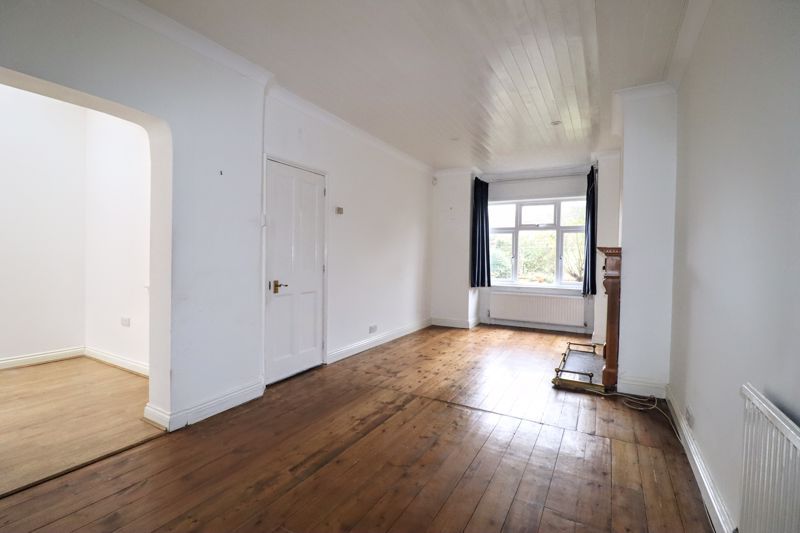 Property photo 2 of 16 Lounge