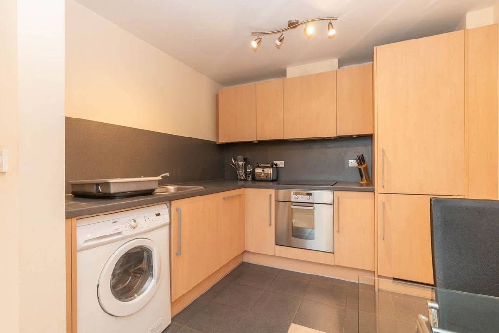 Property photo 3 of 9 Kitchen