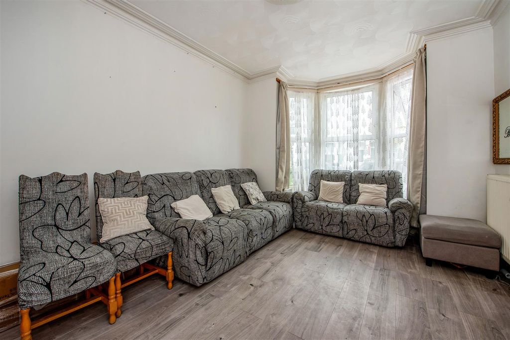 Property photo 2 of 17 Lounge 2.Jpg