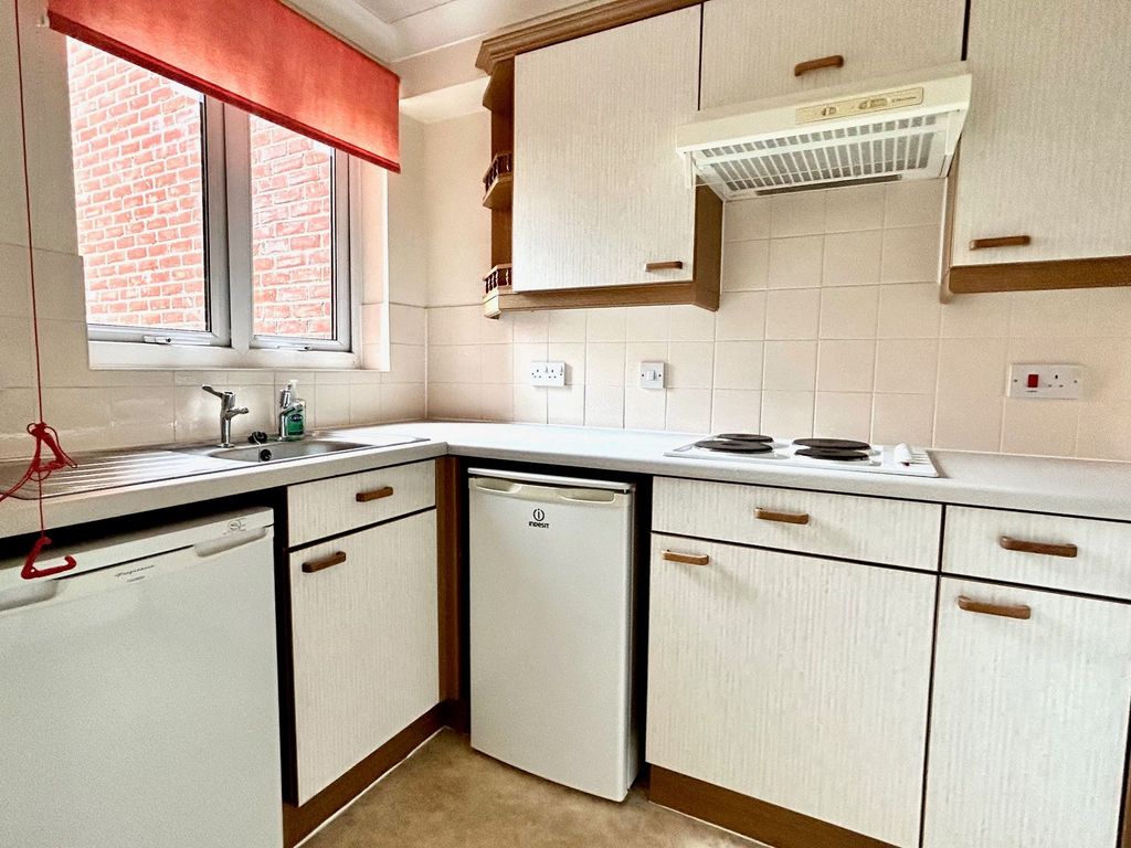 Property photo 3 of 6 Kitchen