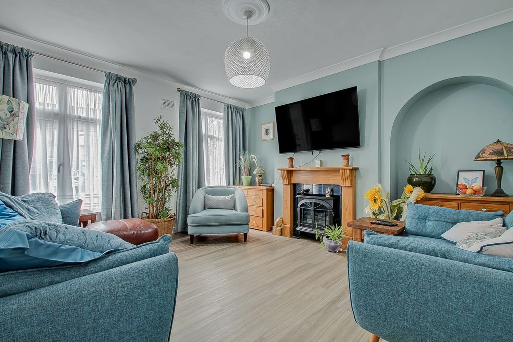 Property photo 3 of 19 4179725