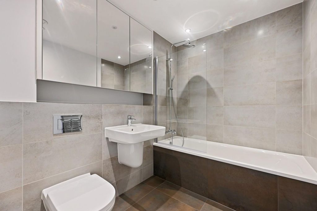Property photo 3 of 6 Rc- Bejoux Court- Flat 7 - Bathroom 1 (1).Jpg