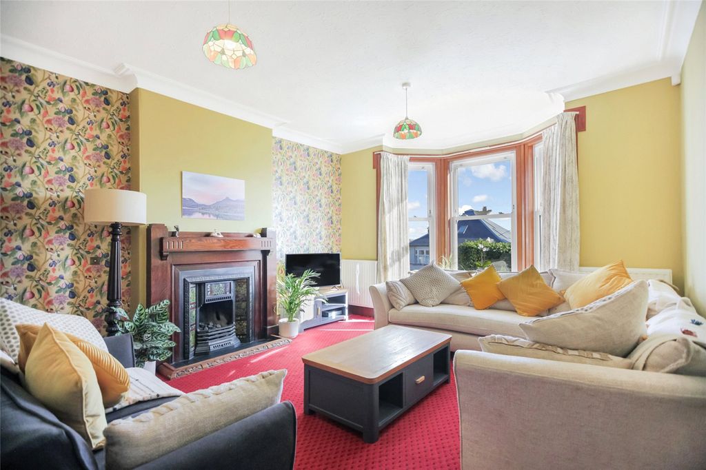 Property photo 3 of 26 Living Room