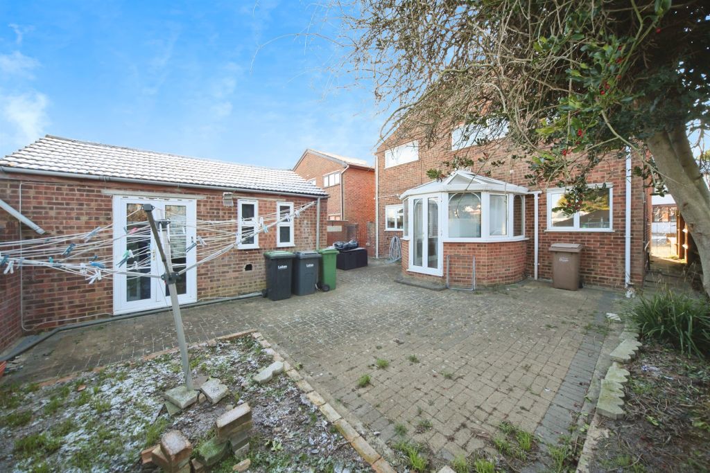 Property photo 2 of 20