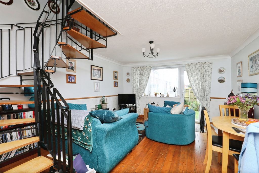 Property photo 2 of 11