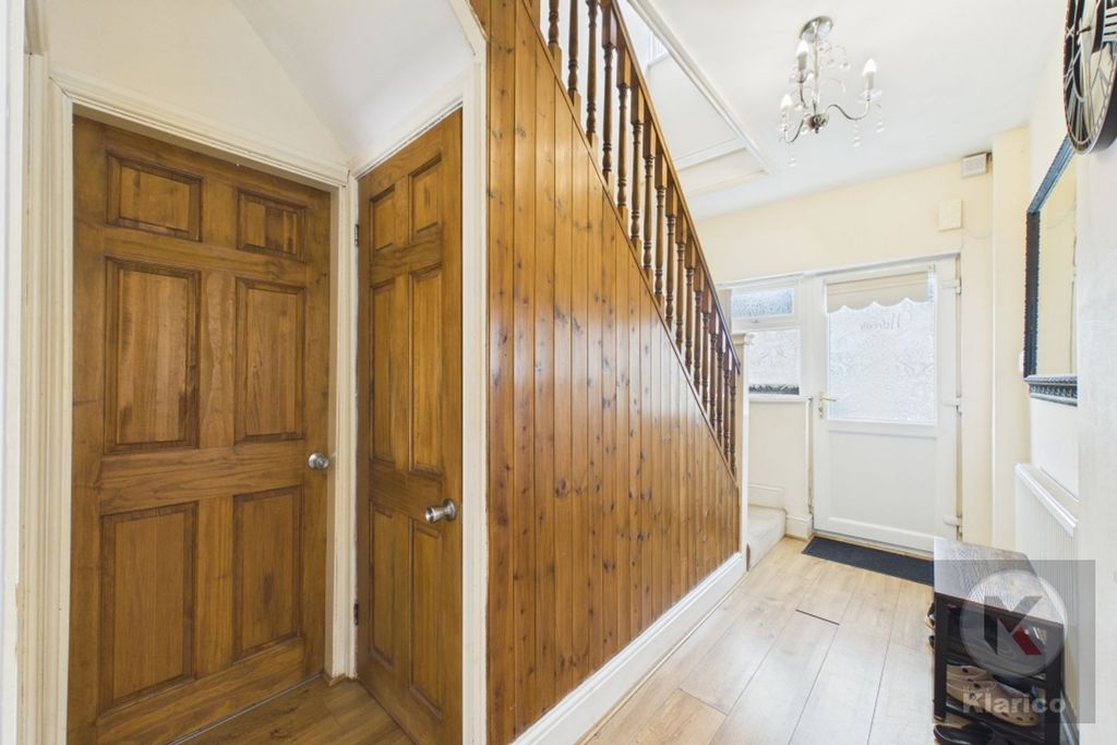 Property photo 2 of 21 Hallway